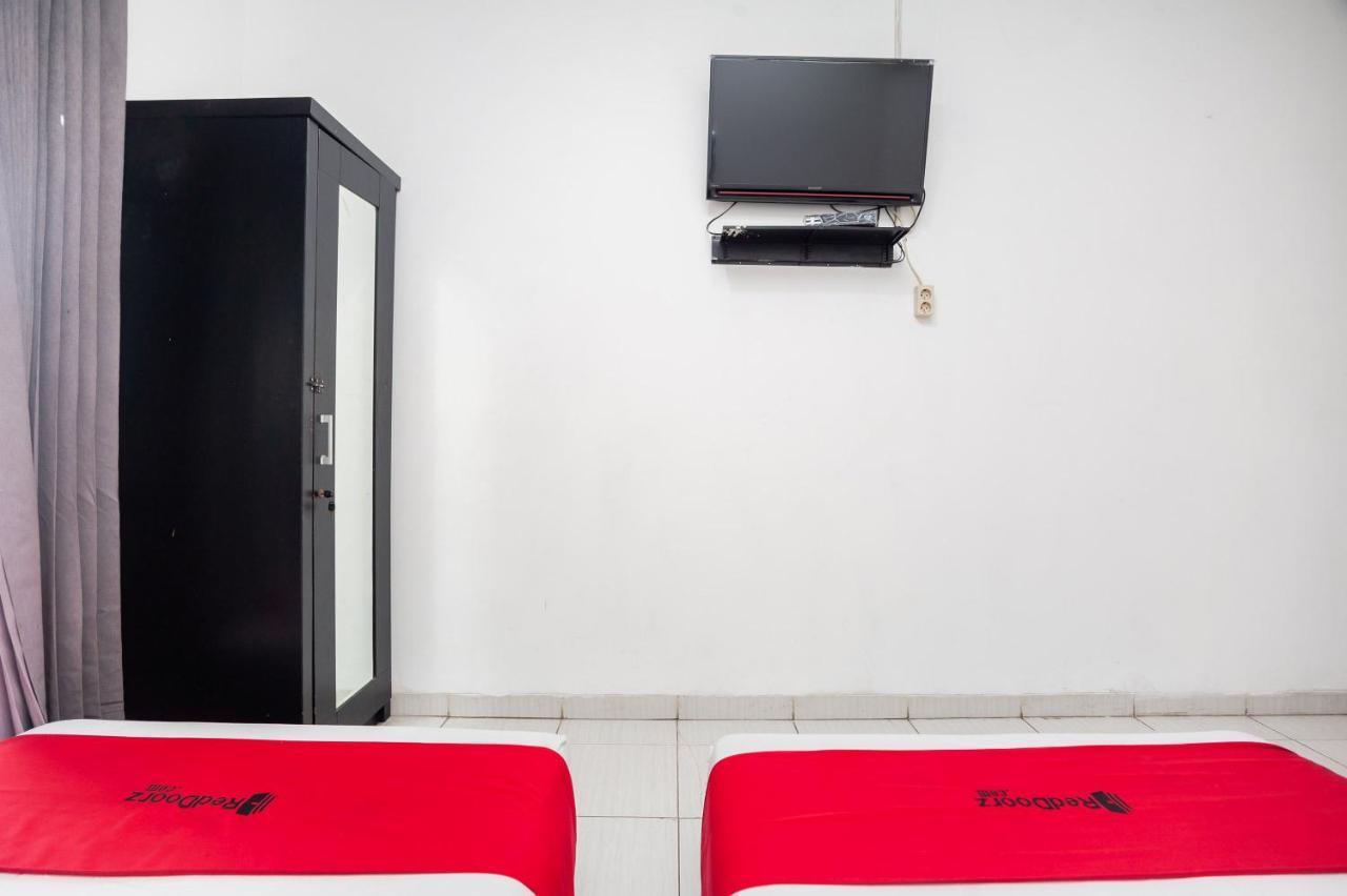 Hotel Reddoorz Syariah Near Grand Galaxy Park à Ceger Extérieur photo