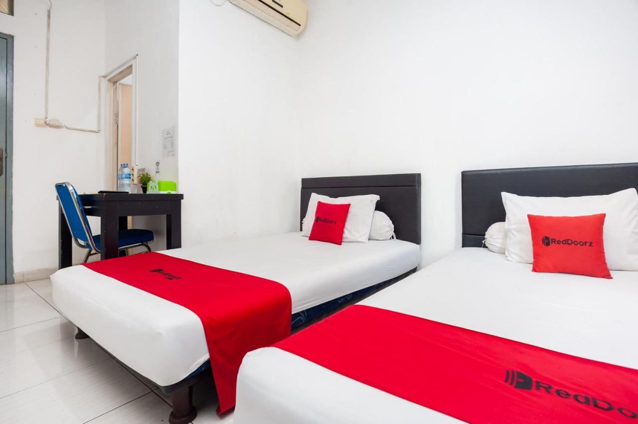 Hotel Reddoorz Syariah Near Grand Galaxy Park à Ceger Extérieur photo