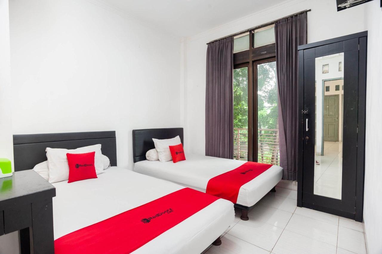 Hotel Reddoorz Syariah Near Grand Galaxy Park à Ceger Extérieur photo
