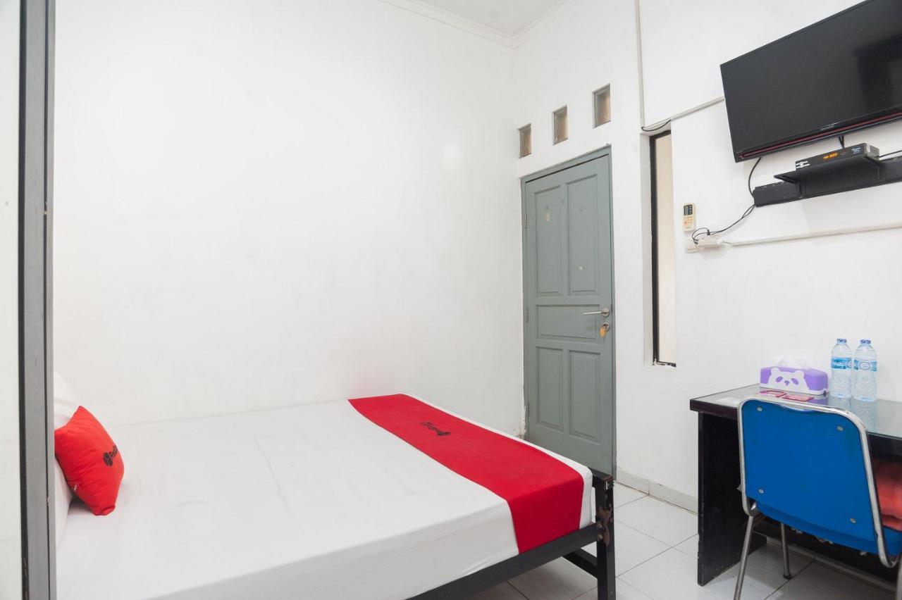 Hotel Reddoorz Syariah Near Grand Galaxy Park à Ceger Extérieur photo