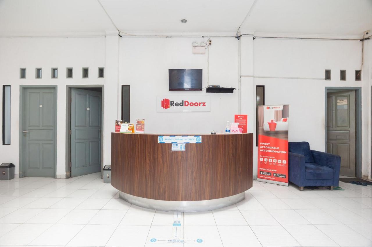 Hotel Reddoorz Syariah Near Grand Galaxy Park à Ceger Extérieur photo