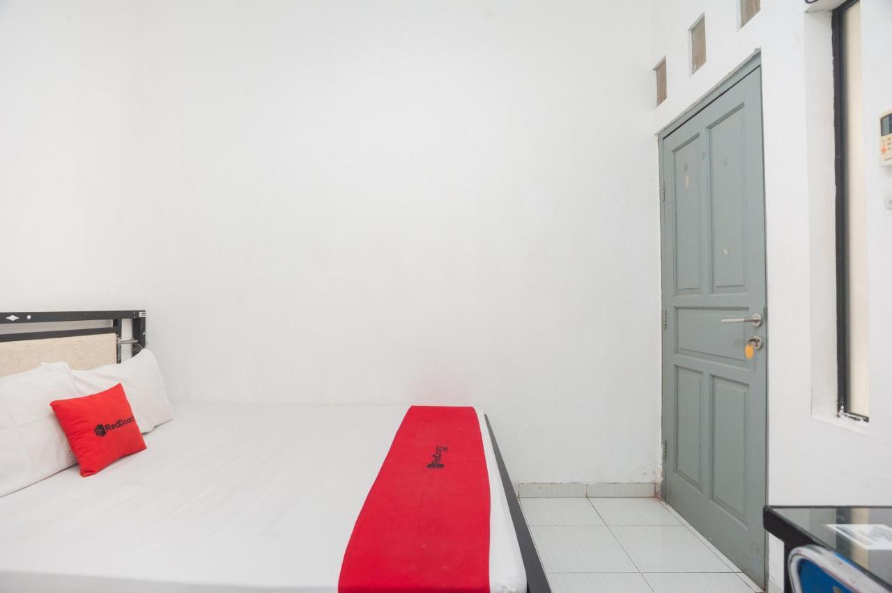 Hotel Reddoorz Syariah Near Grand Galaxy Park à Ceger Extérieur photo