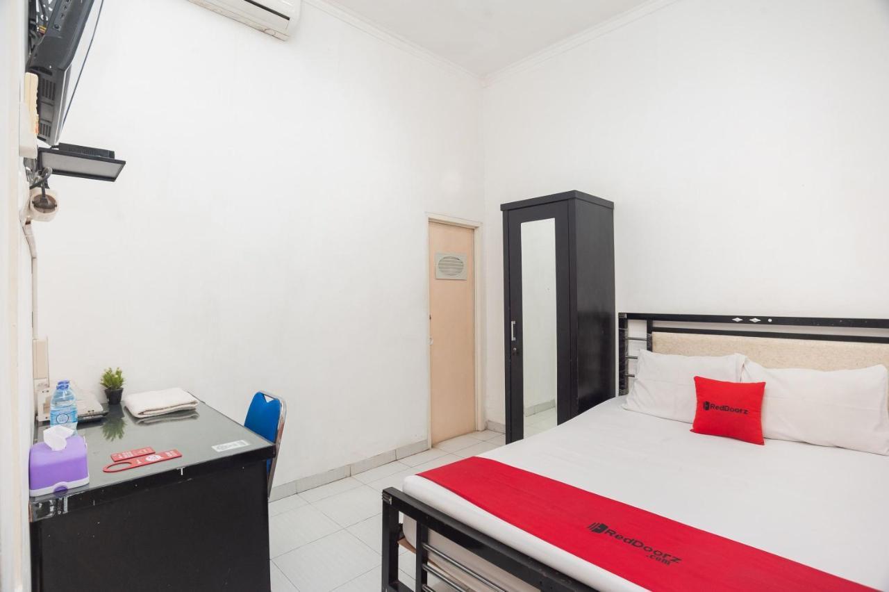 Hotel Reddoorz Syariah Near Grand Galaxy Park à Ceger Extérieur photo