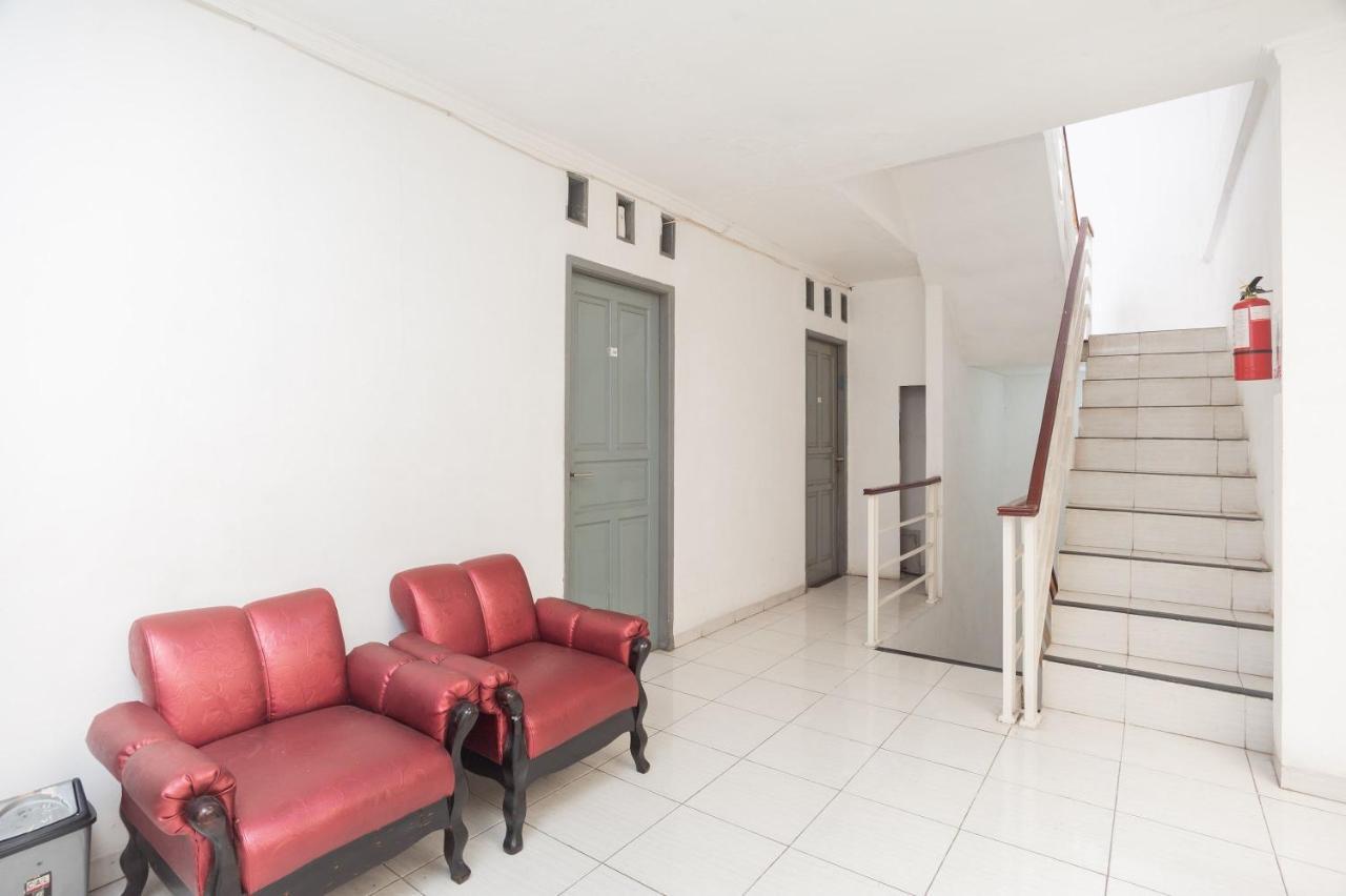 Hotel Reddoorz Syariah Near Grand Galaxy Park à Ceger Extérieur photo