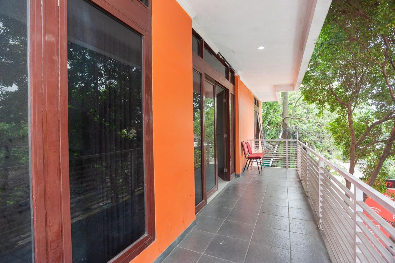 Hotel Reddoorz Syariah Near Grand Galaxy Park à Ceger Extérieur photo